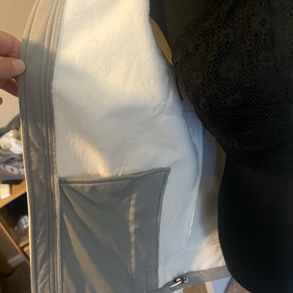 The North Face Cream and Gray Jacket - Picture 8 of 9